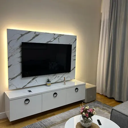 - Stylish 1br With 2 Balconies - View & Free Parking Escópia