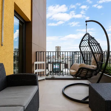 - Stylish 1br With 2 Balconies - View & Free Parking * Escópia