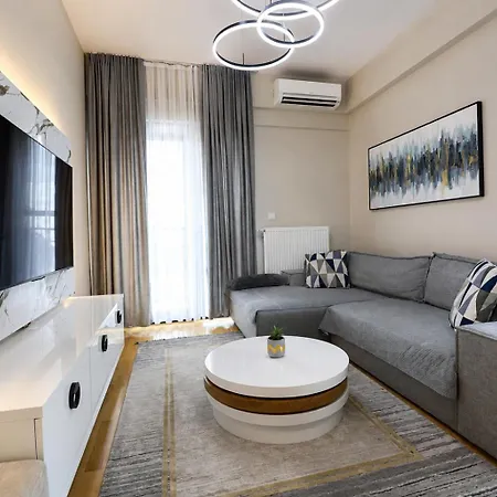- Stylish 1br With 2 Balconies - View & Free Parking Escópia