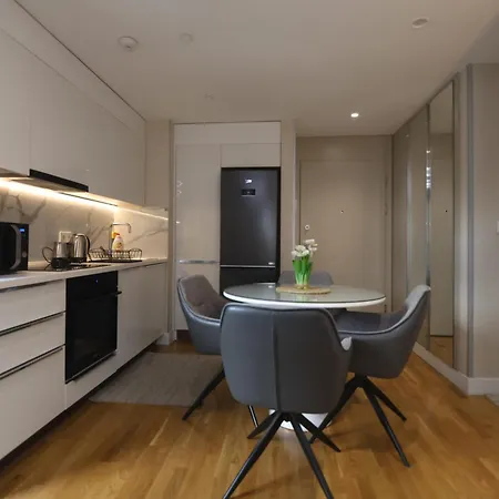 - Stylish 1br With 2 Balconies - View & Free Parking Apartamento Escópia