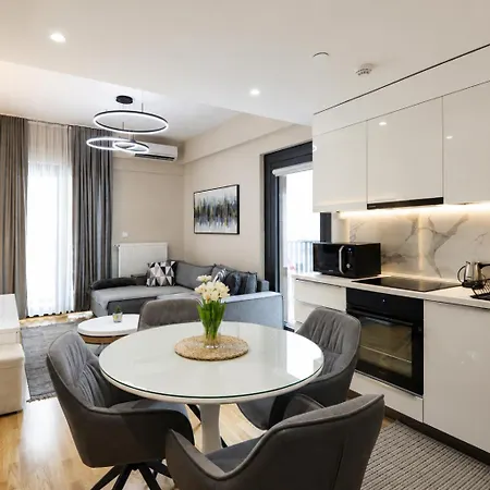 Apartamento - Stylish 1br With 2 Balconies - View & Free Parking