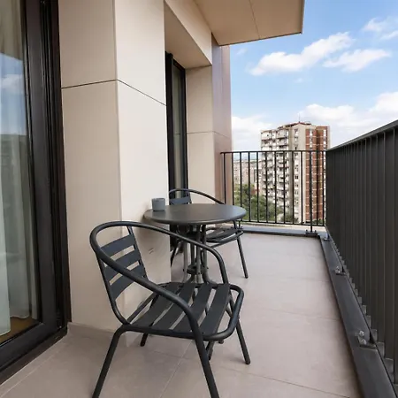 - Stylish 1br With 2 Balconies - View & Free Parking * Escópia