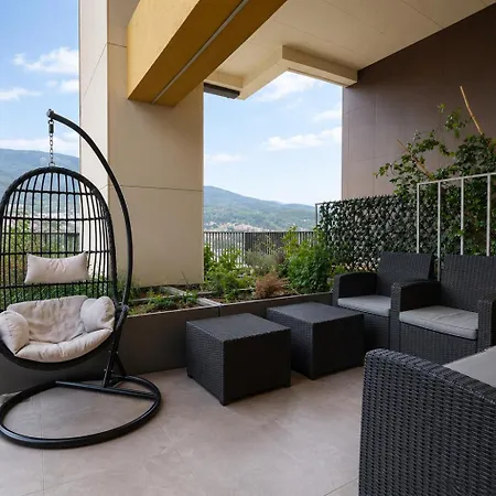 - Stylish 1br With 2 Balconies - View & Free Parking