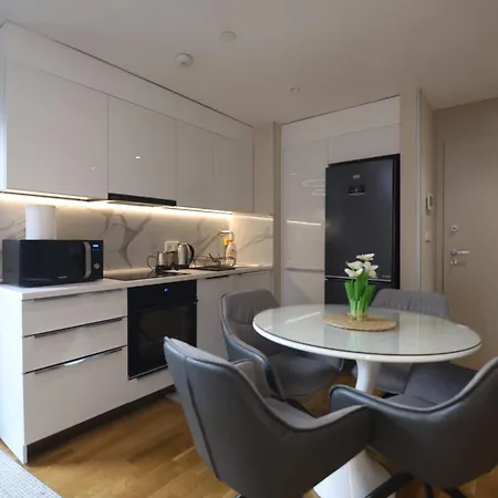- Stylish 1br With 2 Balconies - View & Free Parking Apartamento